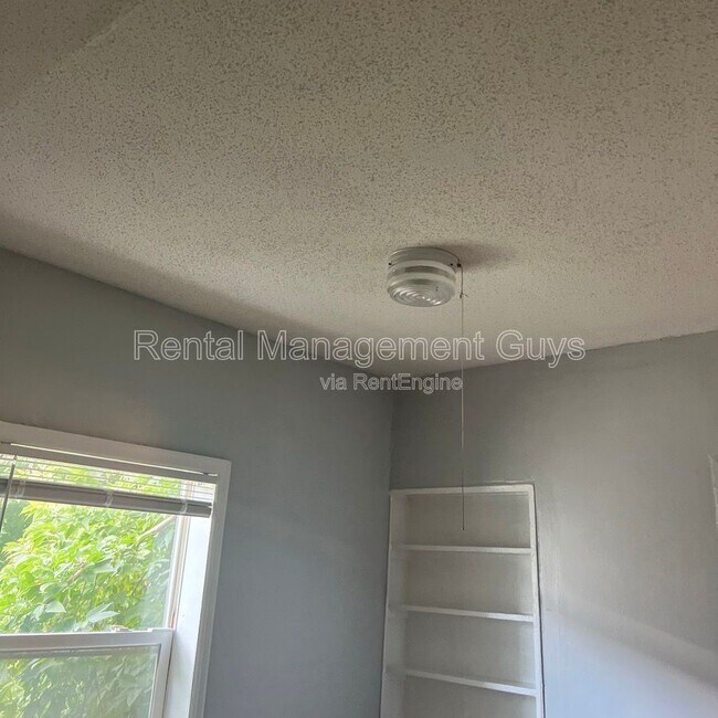 Building Photo - 2110 Fremont Ave N