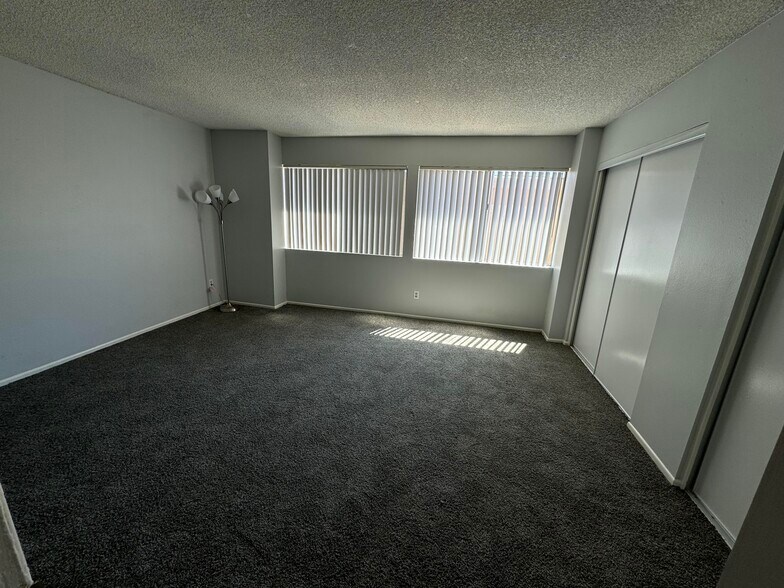 Building Photo - 3526 W Dunlap Ave