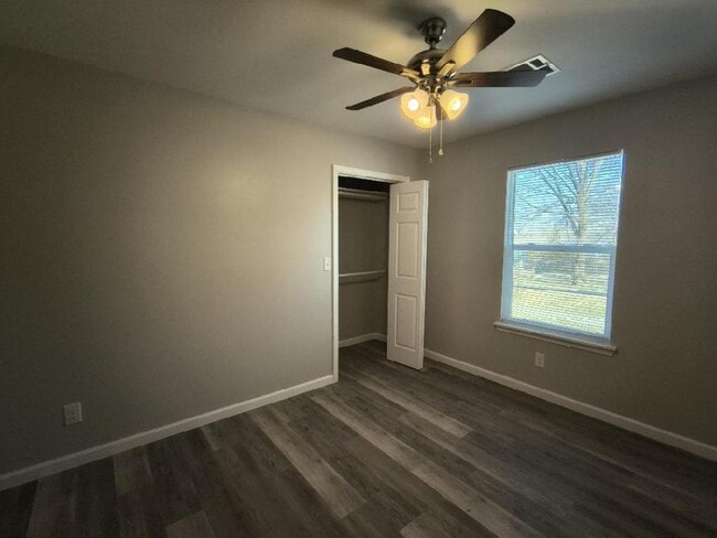 Building Photo - 1025 N Quincy Ave