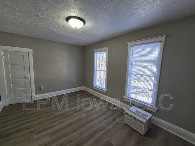 Building Photo - 827 Dawson St