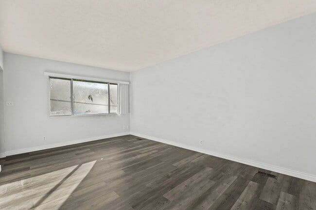 Building Photo - 385 W 5100 S