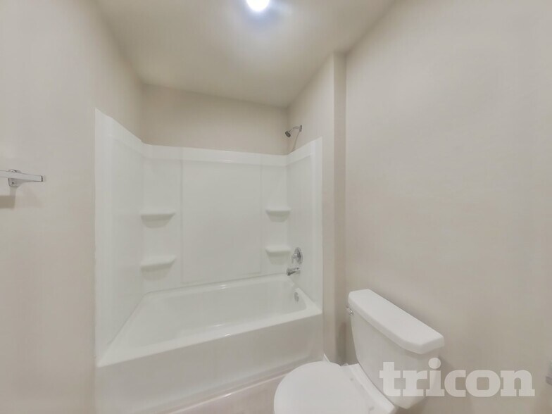 Building Photo - 7219 Lincoln Trce