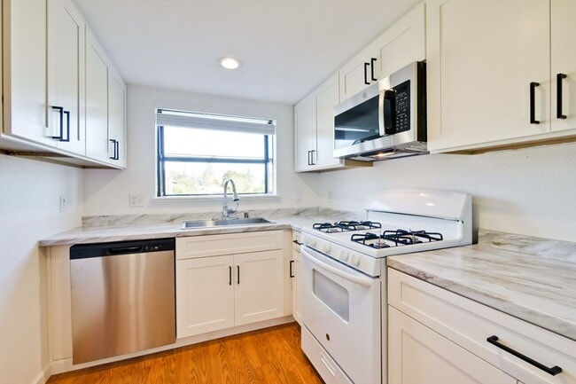 Building Photo - Must See 1 Bed 1 Bath Cottage in the heart of Almaden Valley!!!