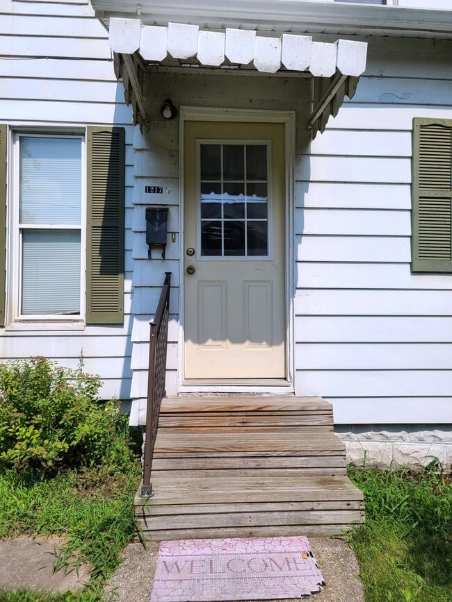 Building Photo - 1217 1/2 E Jackson