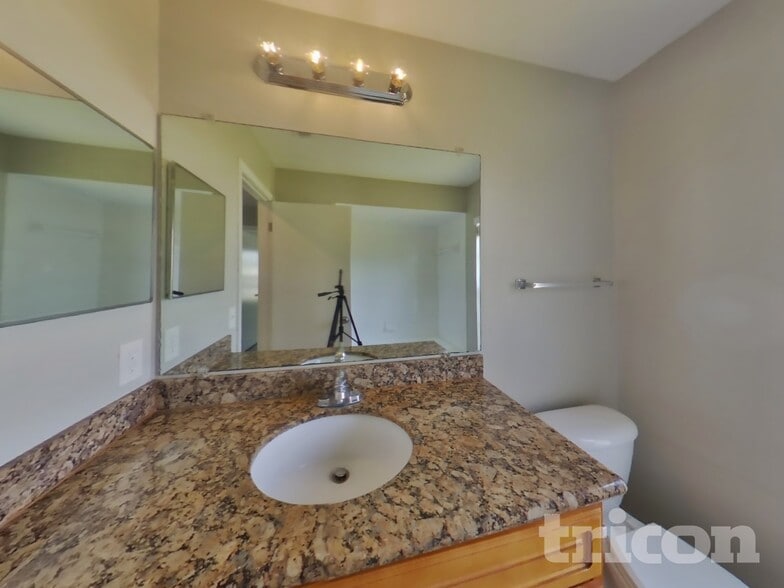 Building Photo - 1020 Red Oak Cir