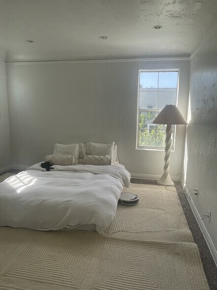 Building Photo - 1416 Ellsmere Ave