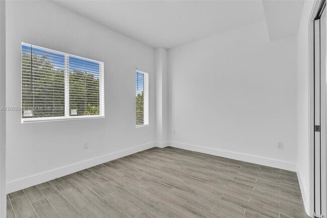 Building Photo - 584 NW 35th St