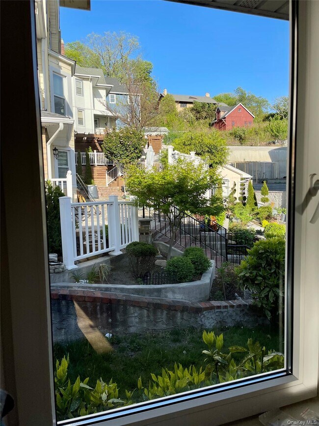 Building Photo - 39-05 Douglaston Pkwy