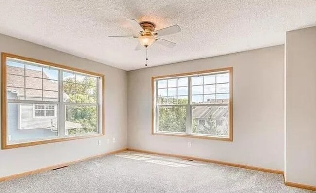 Building Photo - Modern Comfort & Convenience in Plymouth f...