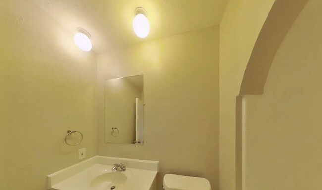 Building Photo - Bright, Spacious, and Ready to Call Home — 3 Bedrooms