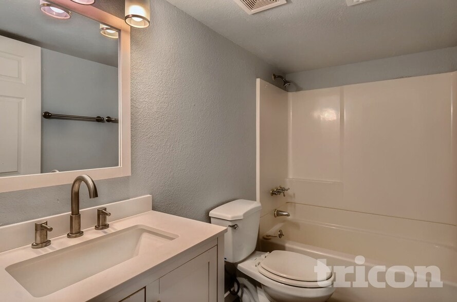 Building Photo - 2625 Alpine Ave