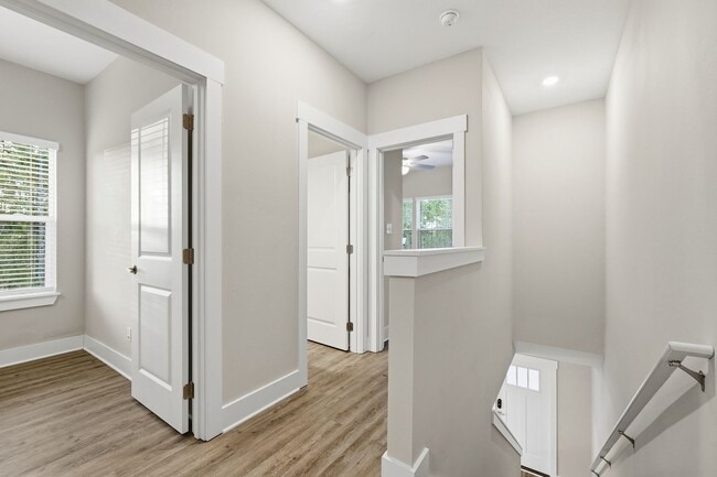 Building Photo - 3 Bedroom End Unit with a Lake View!!