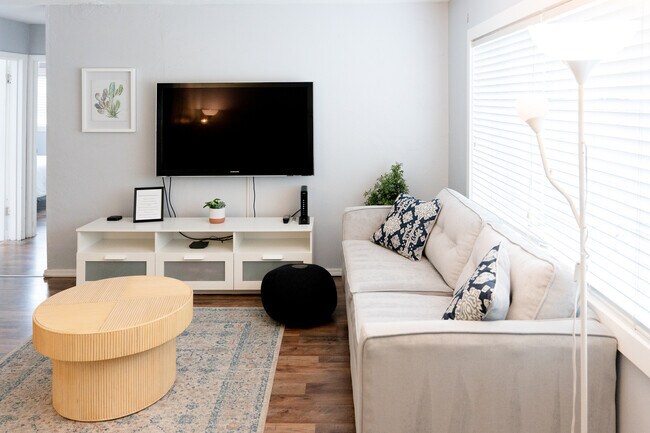 Building Photo - Spacious 3-Bedroom Home for Rent in Renton