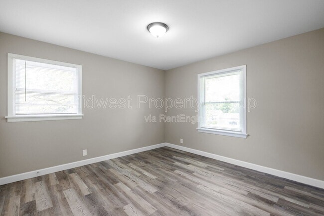 Building Photo - 438 Bush Dr