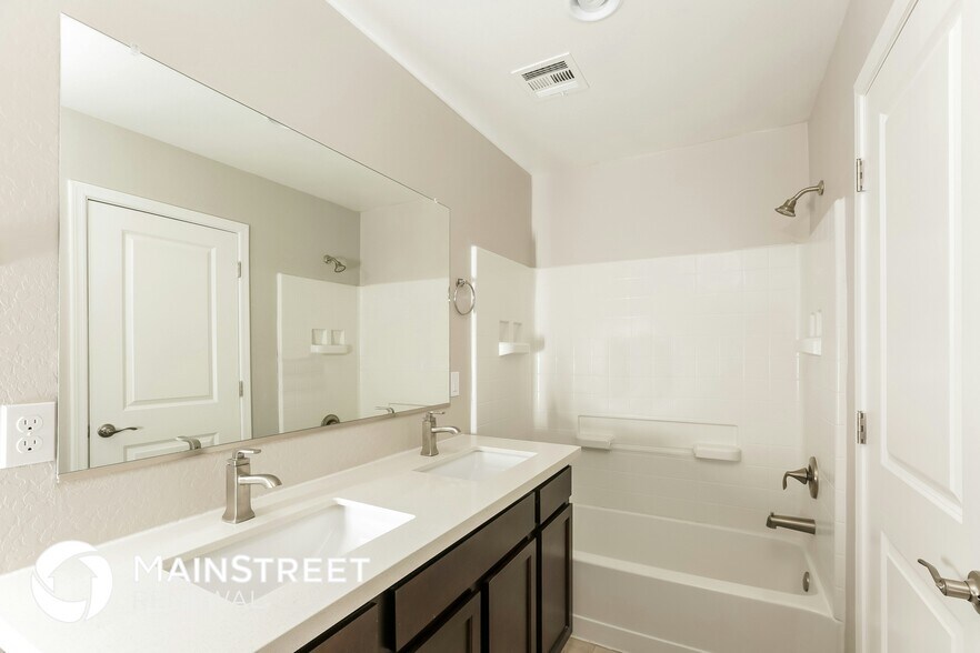 Building Photo - 2000 N 36th St