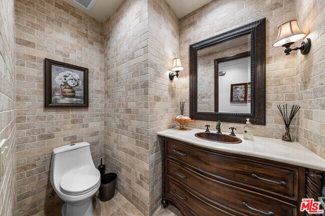 Building Photo - 1148 Centinela Ave