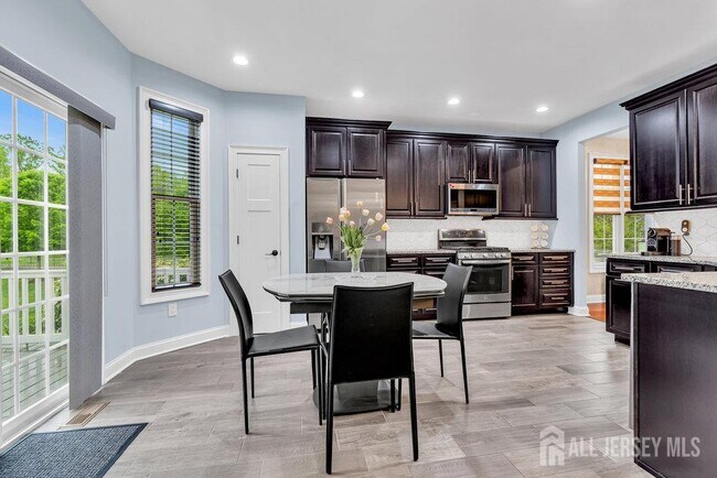 Building Photo - 47 McCormick Ave N