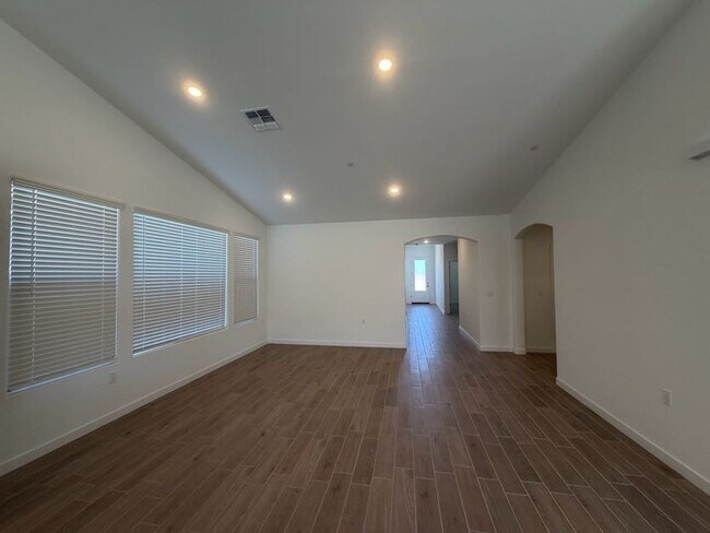 Building Photo - 8729 Ponderosa Ave