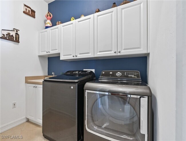 Building Photo - 5021 Maxwell Cir