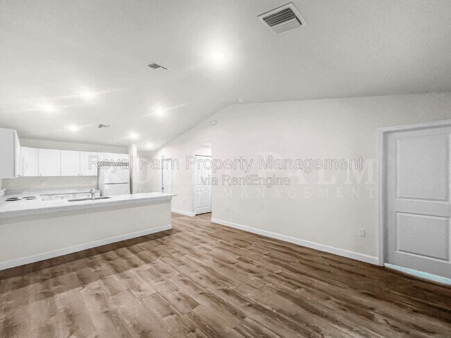 Building Photo - 745 Harry Ave S