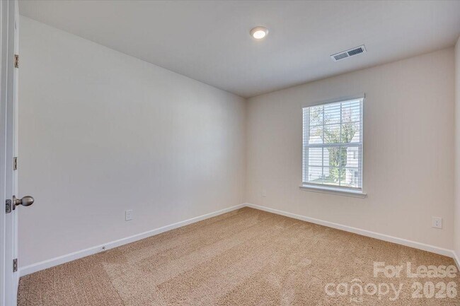 Building Photo - 587 King Clover Ln