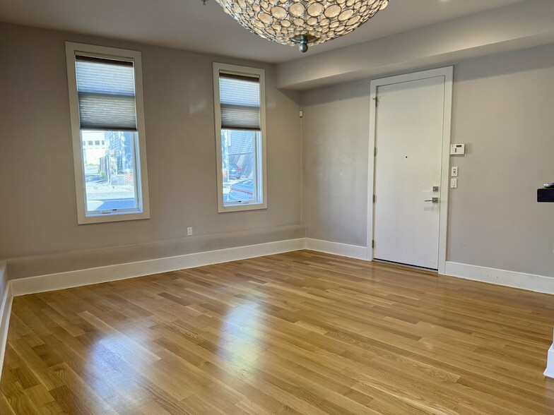 Building Photo - 5 Mohawk St