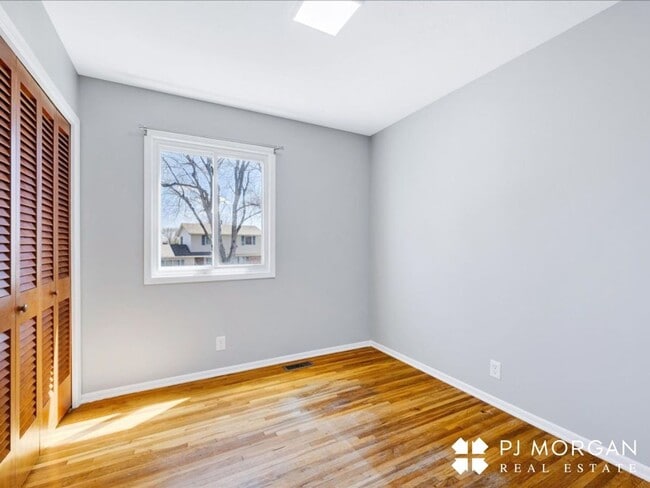 Building Photo - 3 bedroom, 2 Bathroom Home - Available Now