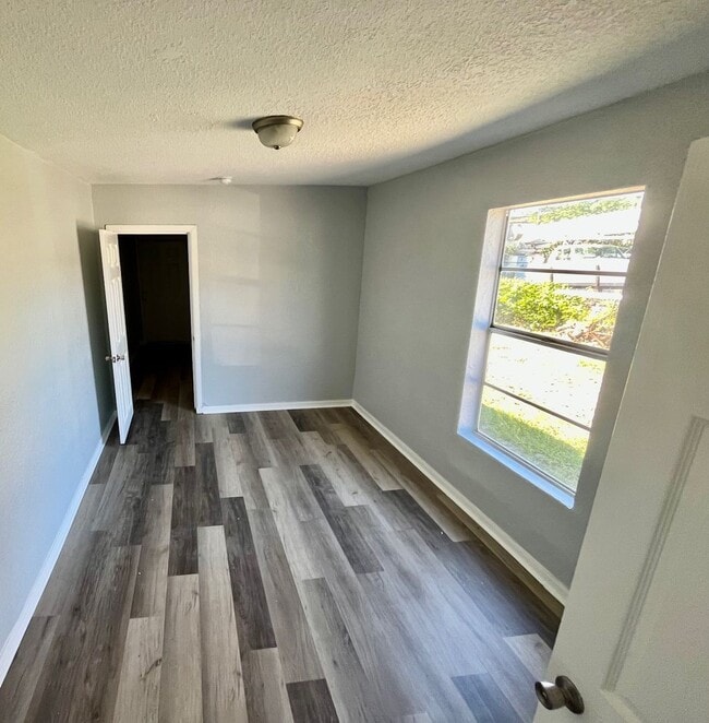 Building Photo - 3BR/1BA with HUGE Backyard, LVT Wood Floor...