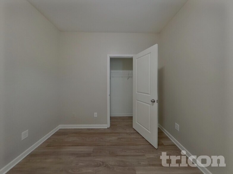 Building Photo - 346 Crandon Rd