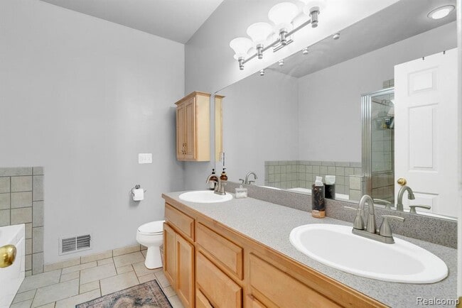 Building Photo - 42682 Park Cresent Dr