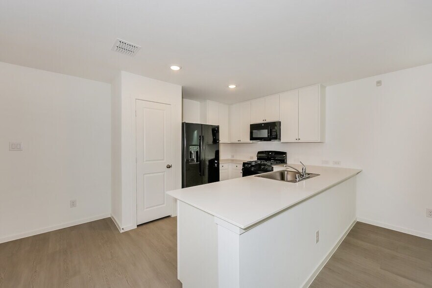 Building Photo - 1621 Sparrow Hawk Rd