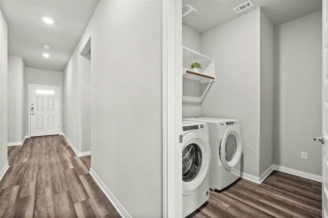 Building Photo - 2805 Moyer Ln