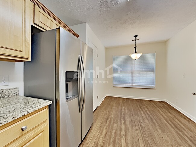 Building Photo - 916 Springs Hill Way