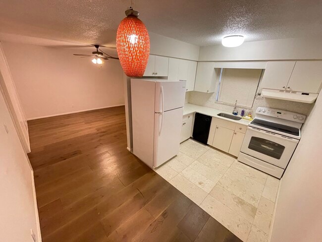 Building Photo - 301 W Ocean Ave