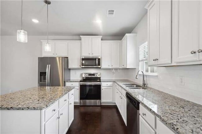 Building Photo - 4 Bedroom Townhome in Kennesaw