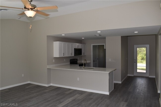 Building Photo - 8159 Hedgecoth Ave