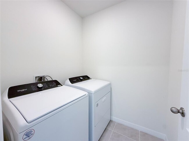 Building Photo - 2054 Tay Wes Dr