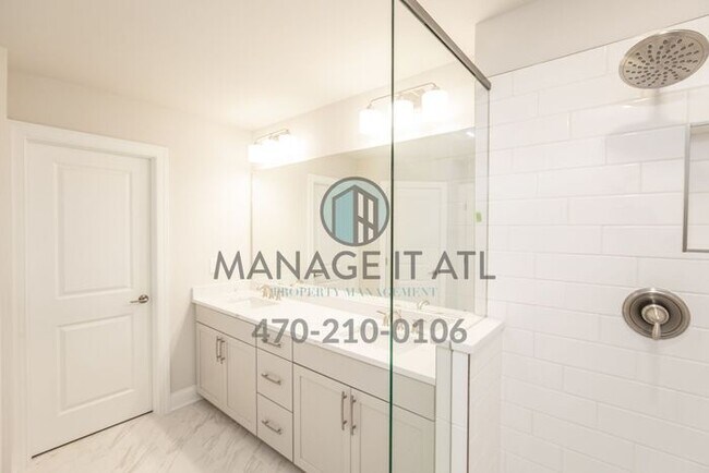 Building Photo - Elegant 4 bedroom Townhome in Chamblee clo...