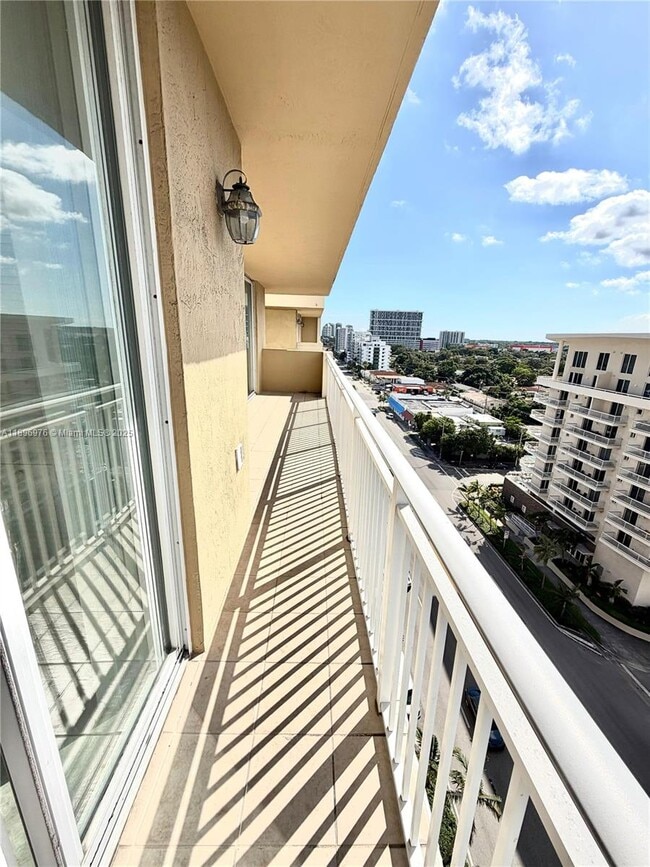 Building Photo - 2425 SW 27th Ave