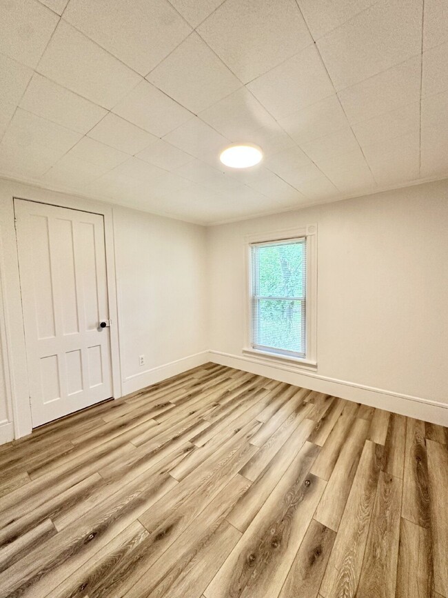 Building Photo - 18 Parmenter Ave