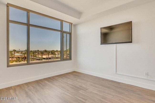 Building Photo - 2211 E Camelback Rd