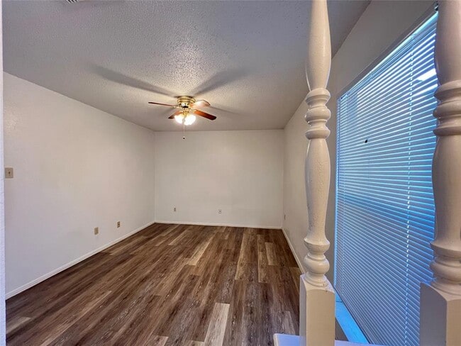 Building Photo - 10616 Mellow Meadow Dr
