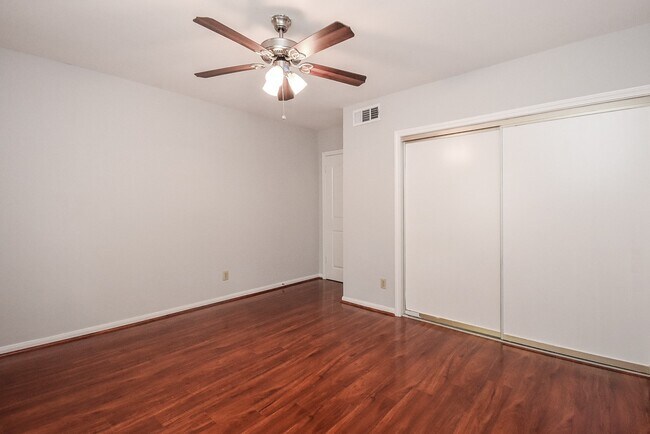 Building Photo - 201 Vanderpool Ln