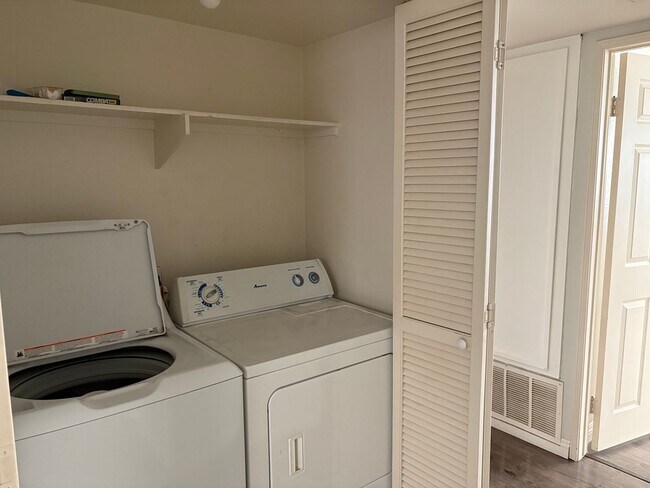 Building Photo - 2 Bedroom 2 Bath Condo Now Available - Att...