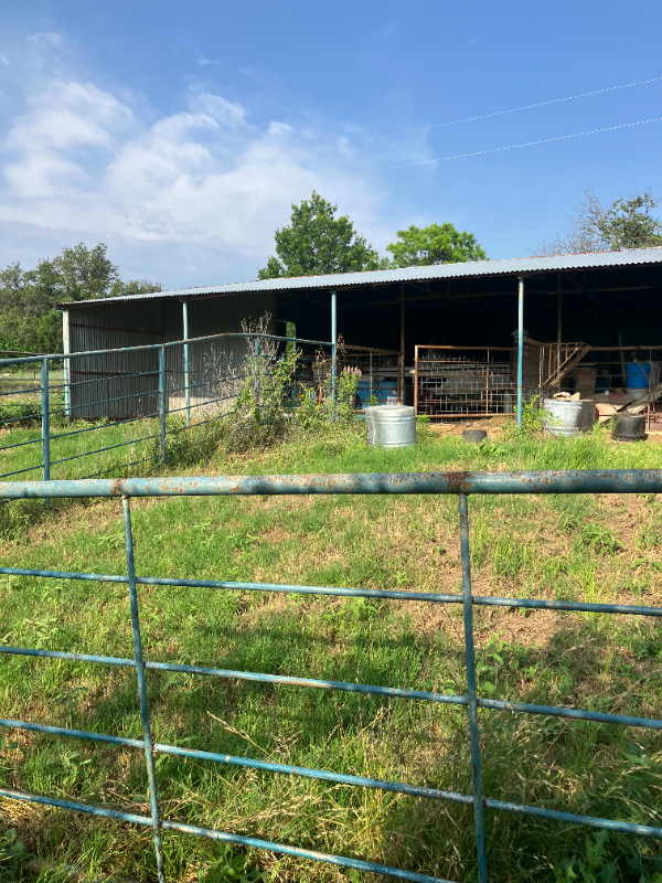 Building Photo - 425 Private Rd 816