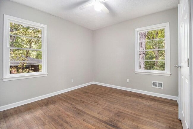 Building Photo - 2550 Graywall St