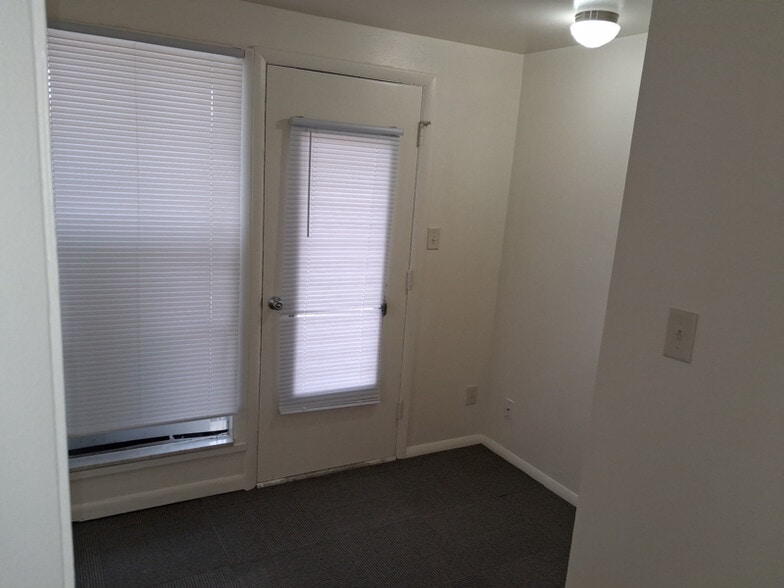 Building Photo - 4944 Old Maysville Rd