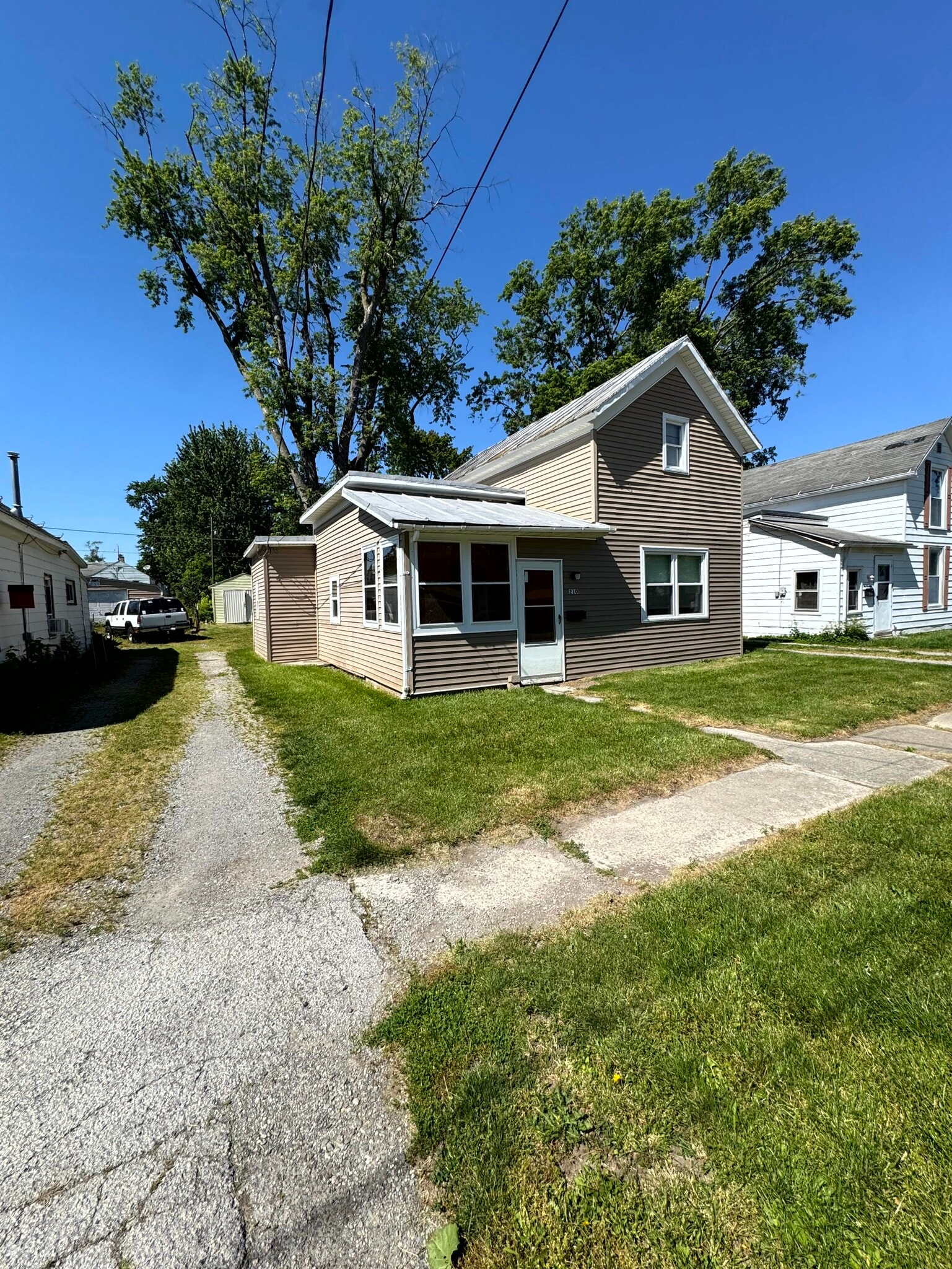 Building Photo - 210 Santee Ave