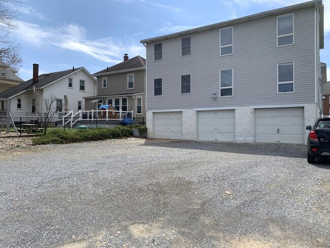 Building Photo - 253 College Ave