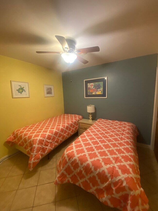 Building Photo - Golf Colony 12 F